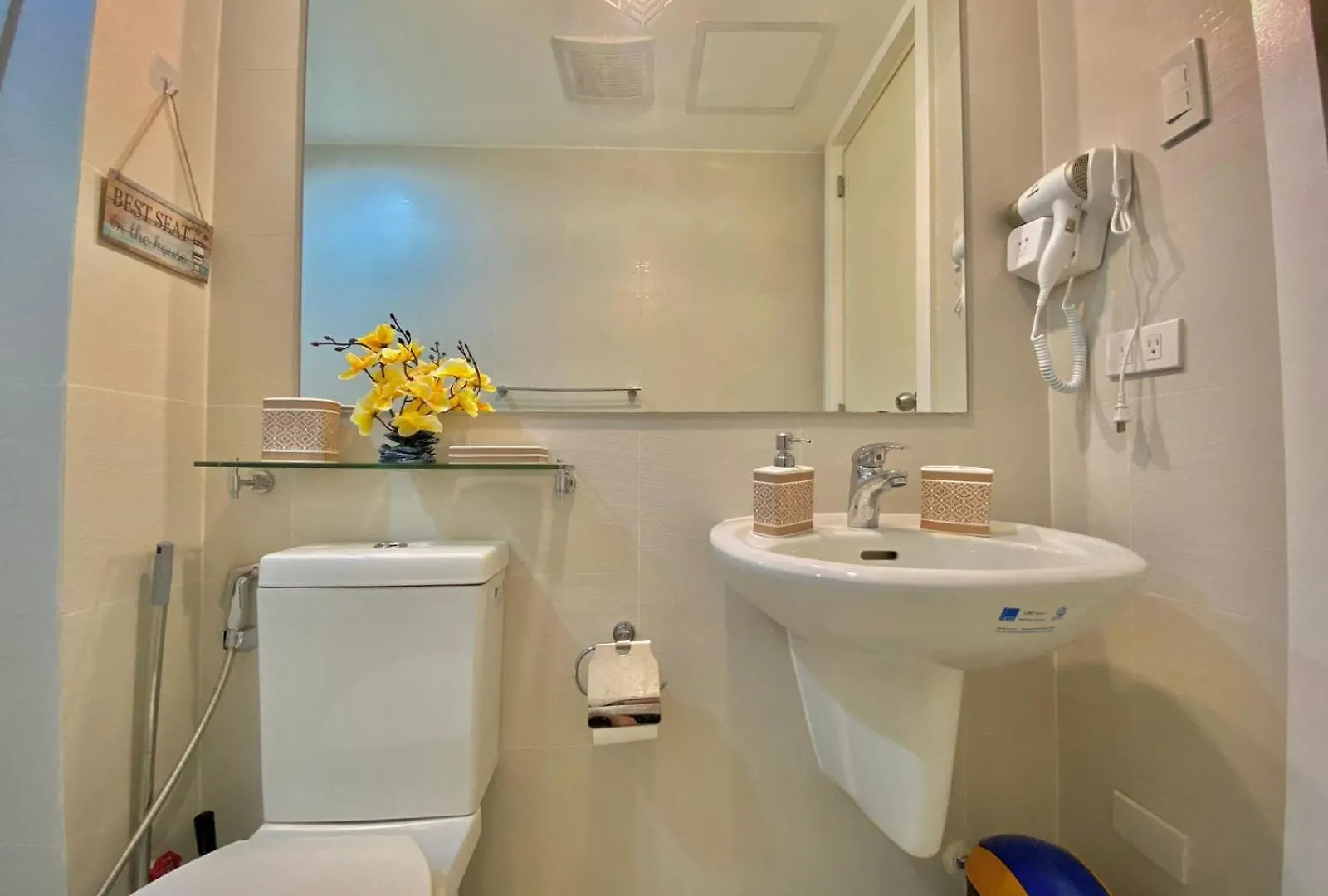 Nordic Inspired Corner Unit In Azure Urban Resort 1700 Residences Paranaque City 5*,  Philippinen