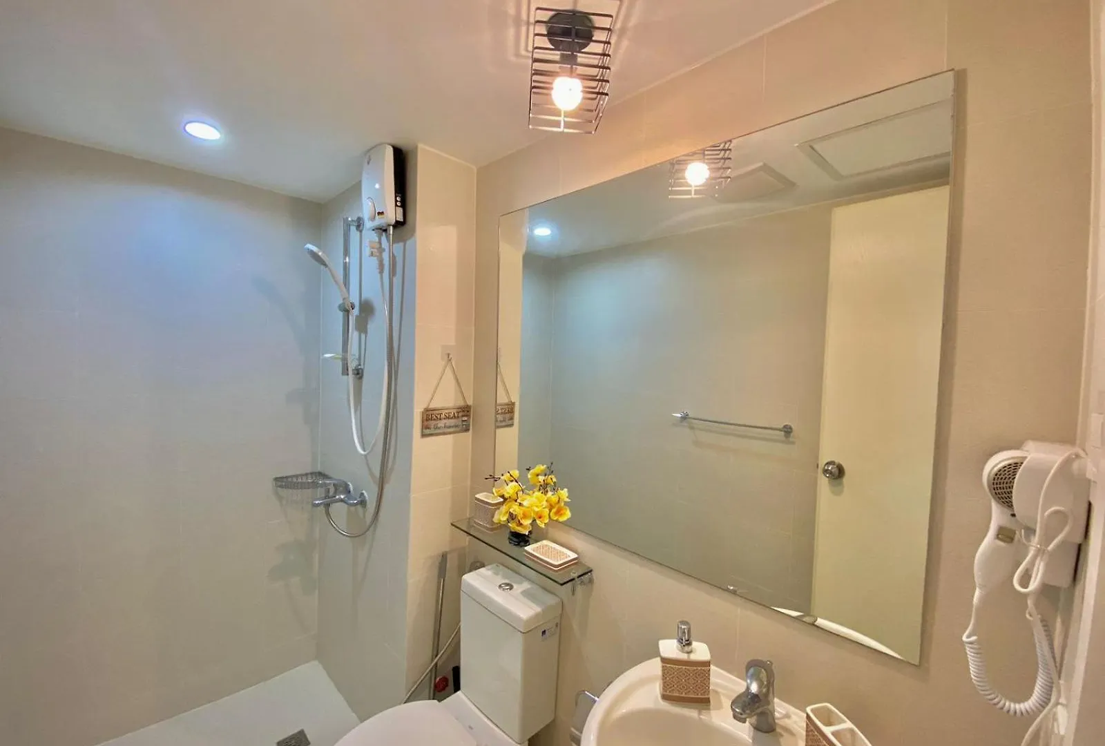 Nordic Inspired Corner Unit In Azure Urban Resort 1700 Residences Paranaque City Philippinen