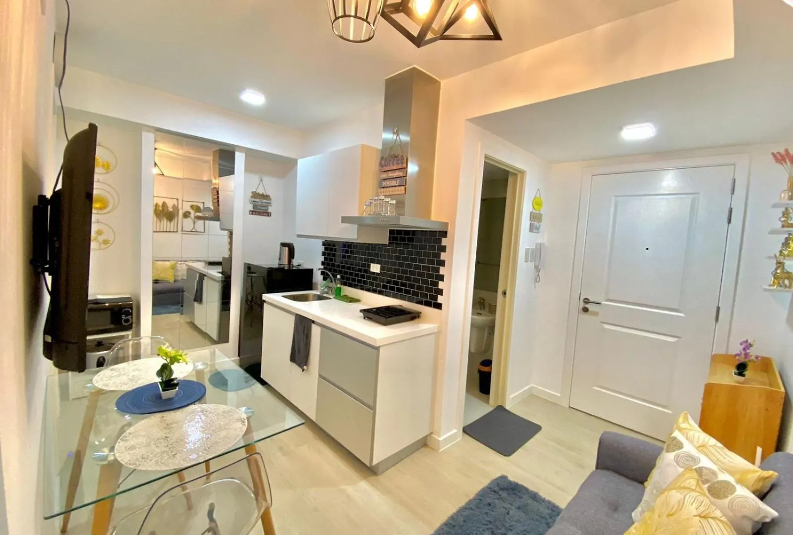***** Hotel Nordic Inspired Corner Unit In Azure Urban Resort 1700 Residences Paranaque City Philippinen