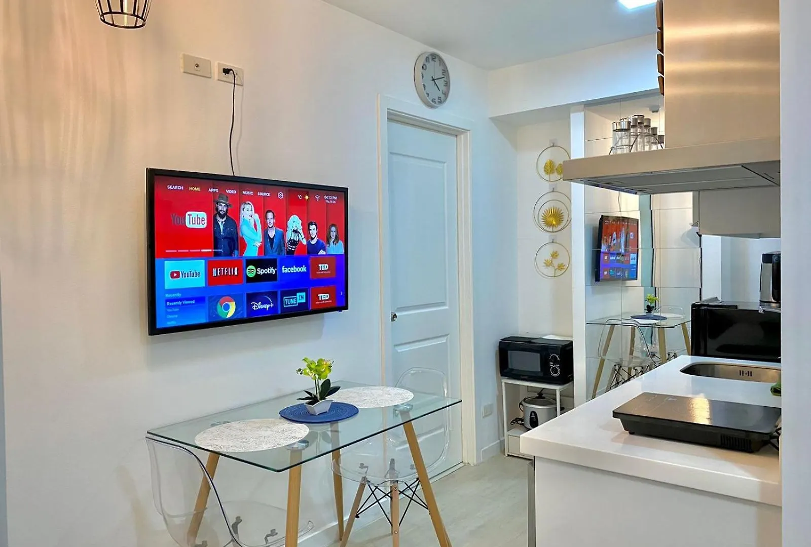 Hotel Nordic Inspired Corner Unit In Azure Urban Resort 1700 Residences Paranaque City